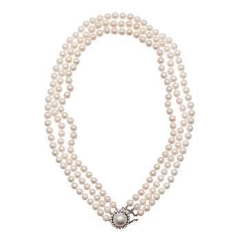 A NECKLACE, 3 strand akoya pearls 6 - 6,5 mm. Length c. 45 cm.