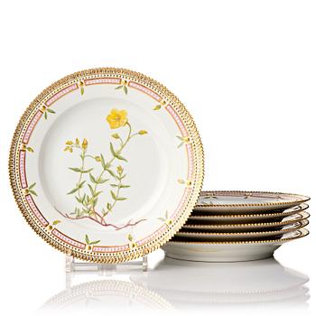 357. A set of six Royal Copenhagen 'Flora Danica' dinner plates, Denmark, 20th Century.