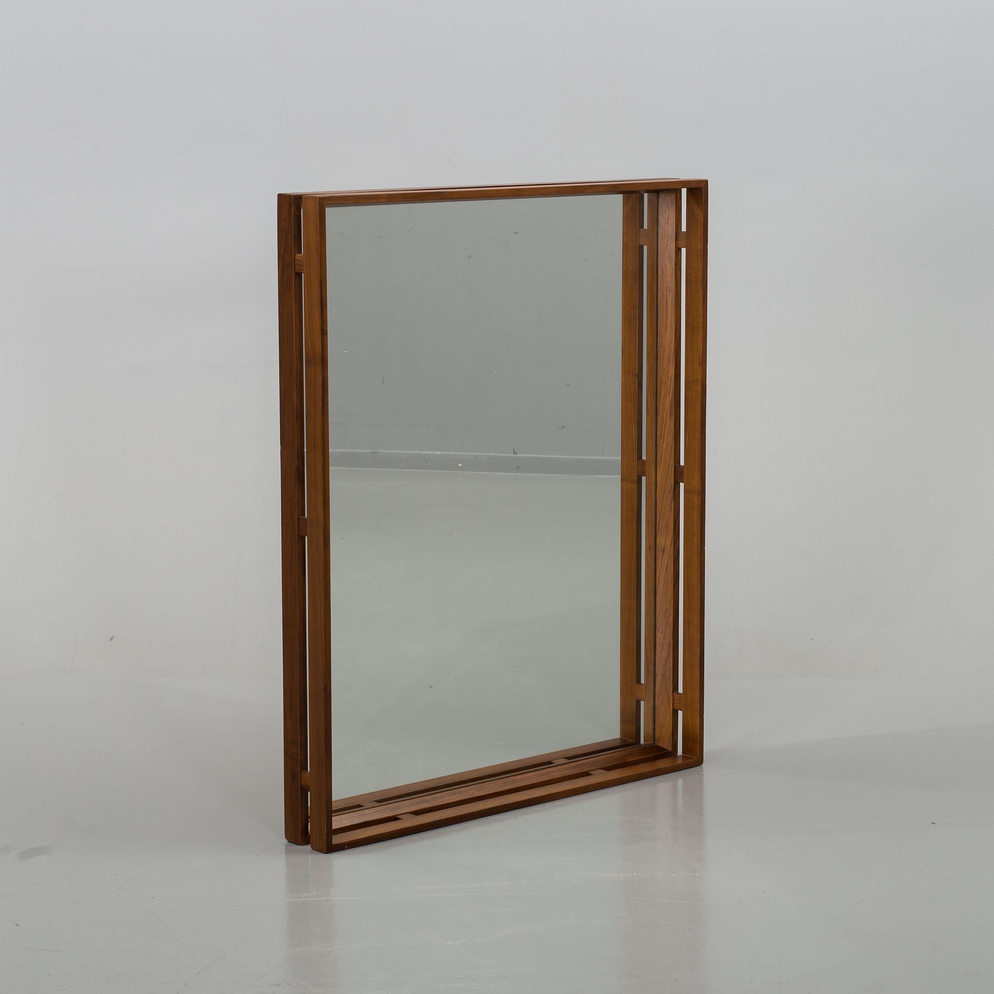 SPEGEL, teak 1960-tal, bakstycket märkt Royal Board, Made in Sweden .
