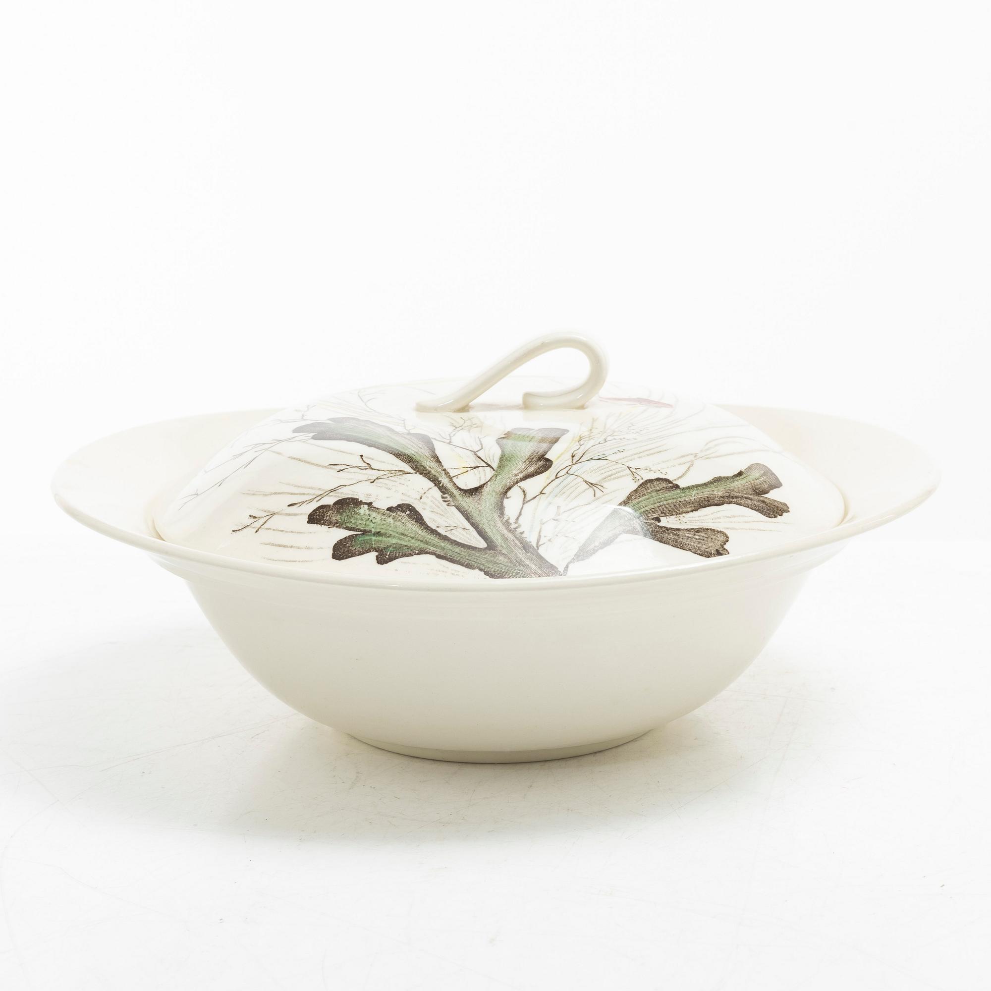 16 pieces of a Johnson Bros 'Fish' service, England.