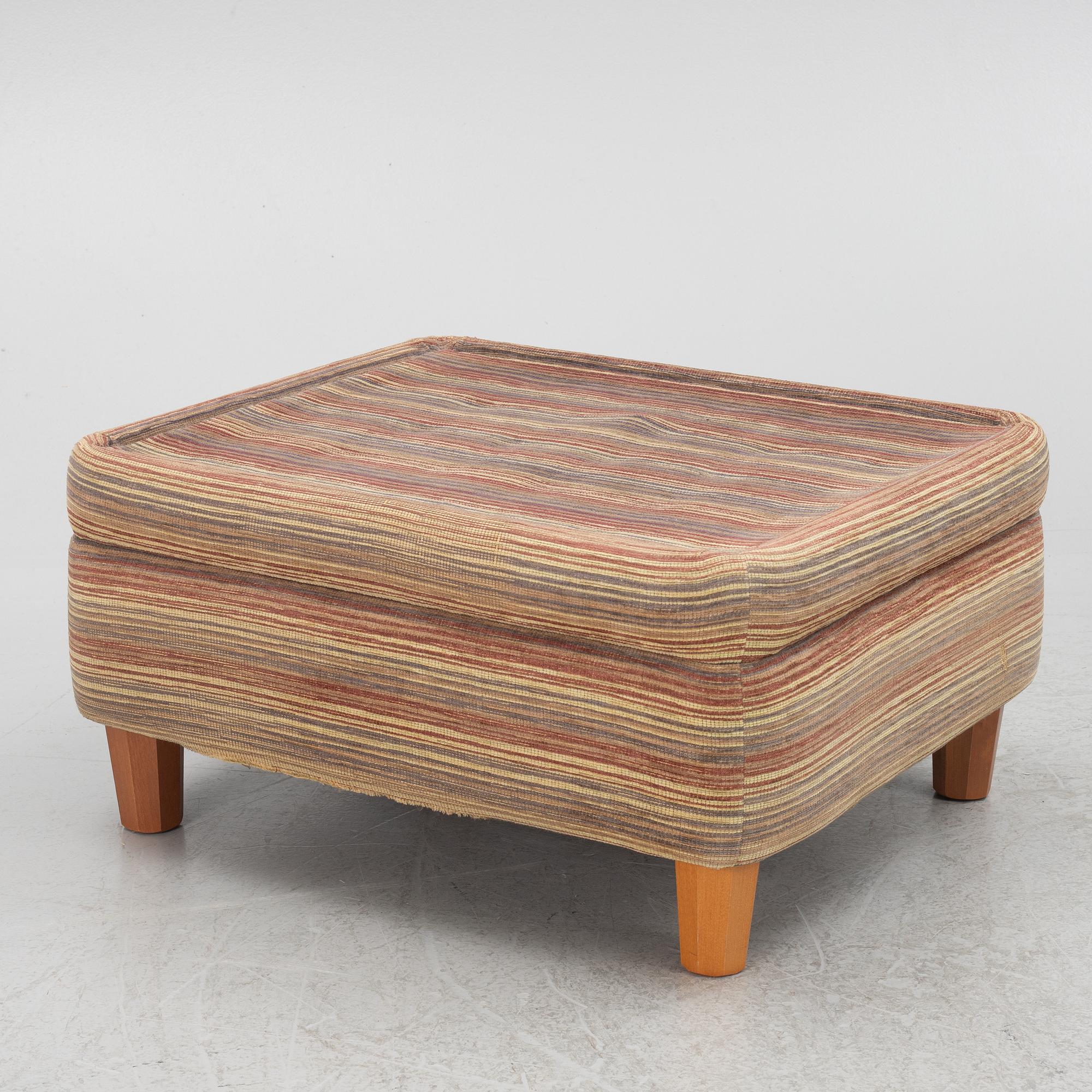 Josef Frank, fåtölj, modell 568, med fotpall, Firma Svenskt Tenn.