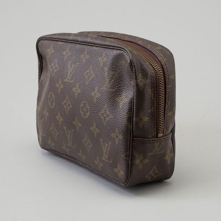 A Louis Vuitton "Trousse Toilette 23" toilet bag.