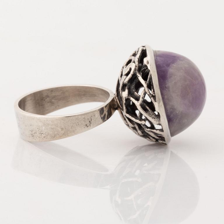 Ring, silver with cabochon cut amethyst, GK Kaplan.