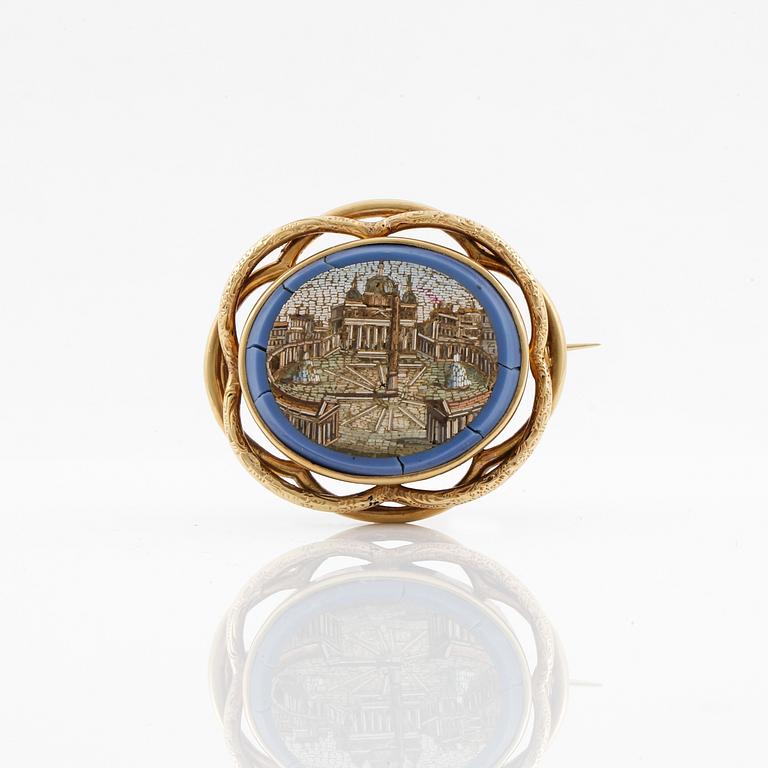 BROSCH, micromosaik, 18 k guld, 1900-tal. Totalvikt ca 13,9 gram.