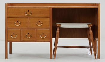 SMINKBORD OCH PALL, Josef Frank, Firma Svenskt Tenn. 1900-talets mitt.