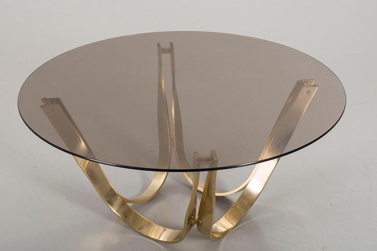 A GLASS TOP COFFEE TABLE BY ROGER SPRUNGER FOR DUNBAR USA.