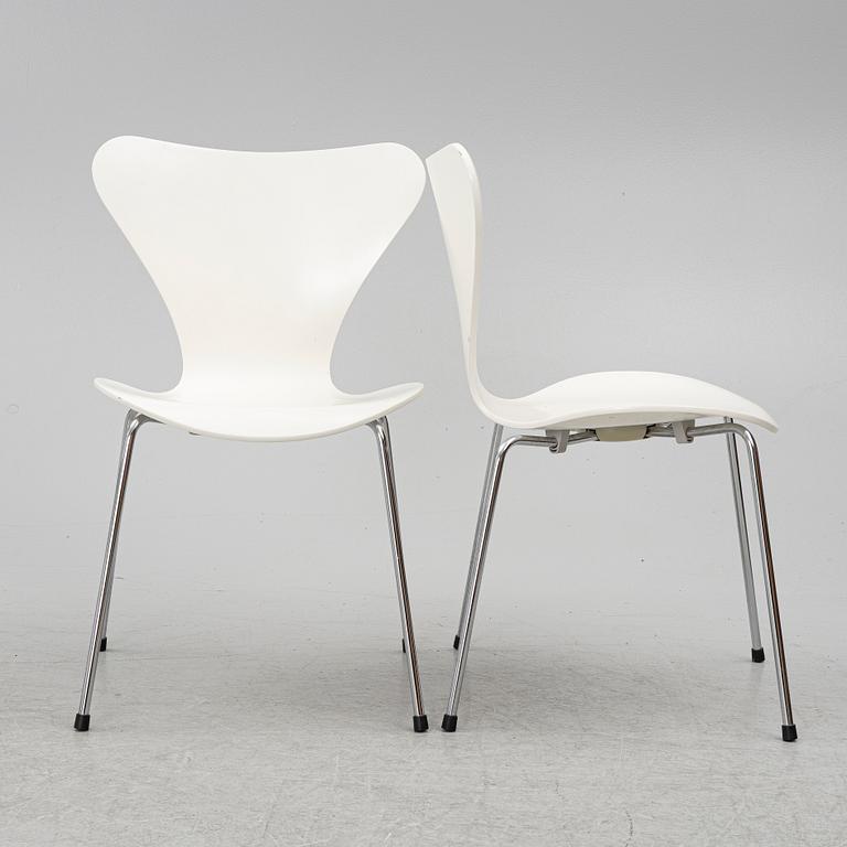 Arne Jacobsen, four 'Series 7' chairs, Fritz Hansen, Denmark, 1998.