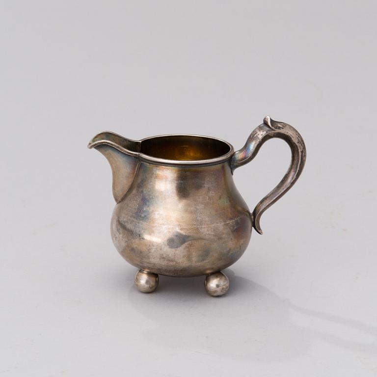 A RUSSIAN CREAM JUG, silver, St:Petersburg 1887, Nikolai Kemper.