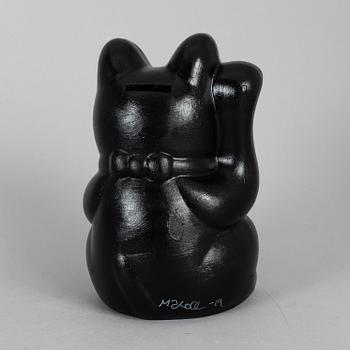 MAKODE LINDE, sculputre, "Manike Neko", signed and dated -19.