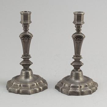 A pair of pewter Régence-style candlesticks, first half of the 20th century.