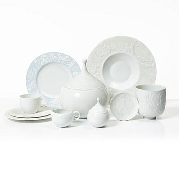 Björn Wiinblad, 19 pieces of a 'Die Zauberflöte' porcelain service, Rosenthal, Germany.