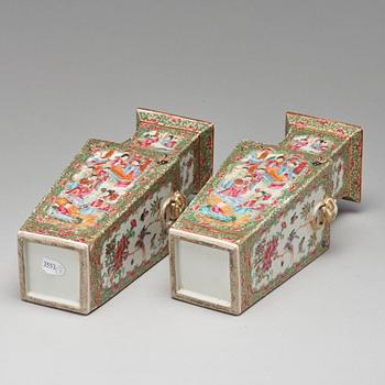 A pair of Canton famille rose vases, Qing dynasty, 19th Century.