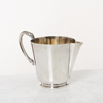 A 3-piece Swedish silver coffee service, marks of CG Hallberg, Stockholm 1947.