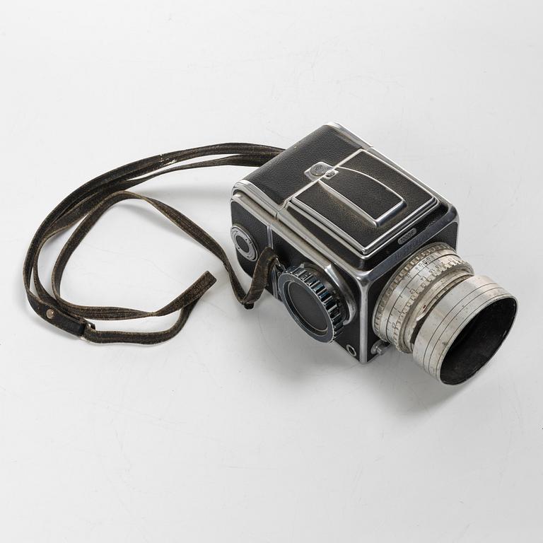 Kamera, Hasselblad 1000 F med objektiv Tessar 1:2,8, Carl Zeiss och stativ.