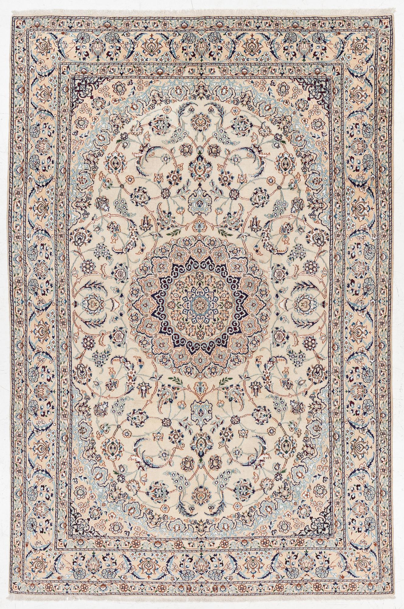 Carpet, Nain, approx. 290 x 192 cm.