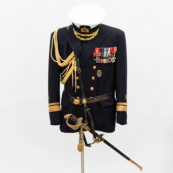 PARADUNIFORM MED TILLBEHÖR, Finland, för marinofficer, 1900-talets mitt-andra hälft.