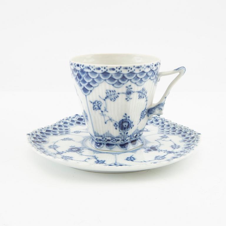 Service 8 dlr "Musselmalet" full blonde, Royal Copenhagen Denmark 1963-1965 porcelain.