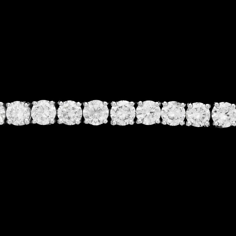 ARMBAND, 47 briljantslipade diamanter, tot. 9.65 ct.