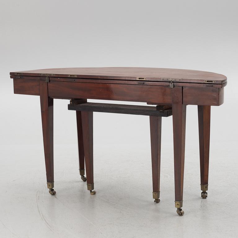 A 19th Century English Dining Table.