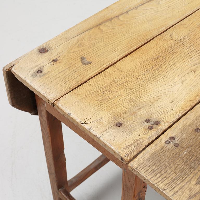 Drop-leaf table, 19th Century.