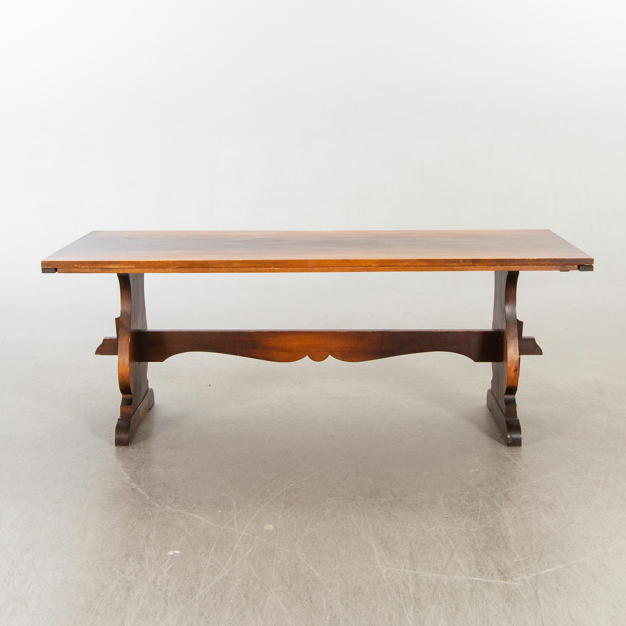 A 1940's 11 pcs dining table and chairs.