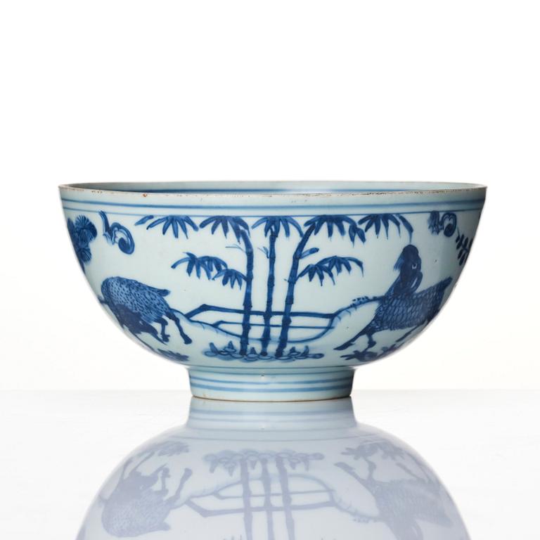 A blue and white bowl, late Ming dynasty, 17th century.