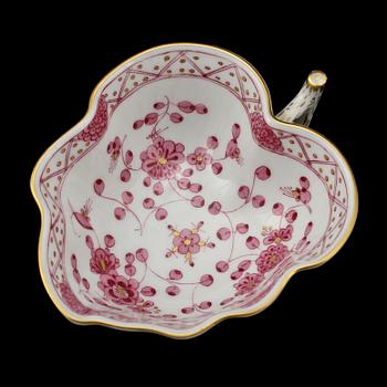 LJUSSTAKAR, ett par samt SKÅLFAT, porslin, Meissen, 1900-tal.