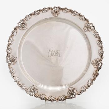 A silver serving dish, Kultakeskus, Hämeenlinna 1952.