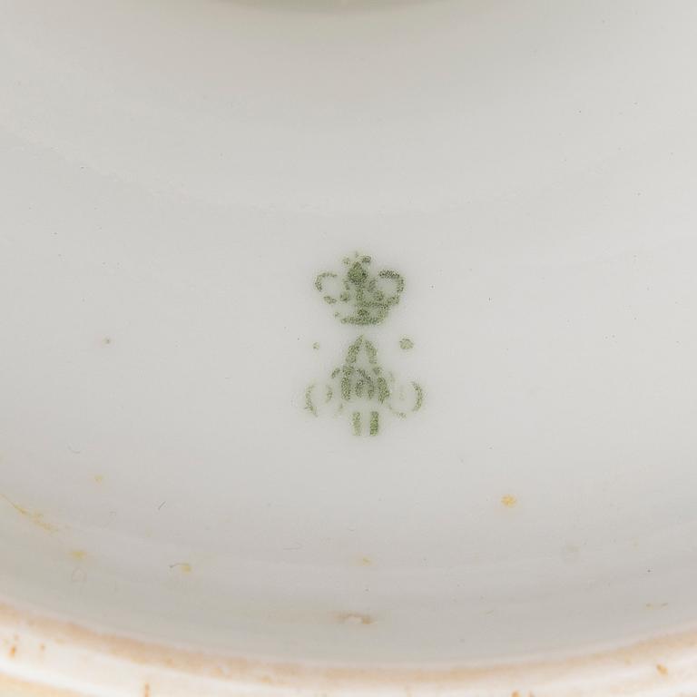 FAT PÅ FOT, porslin, Kejserliga porslinsfabrik, tsar Alexander II:s tid.