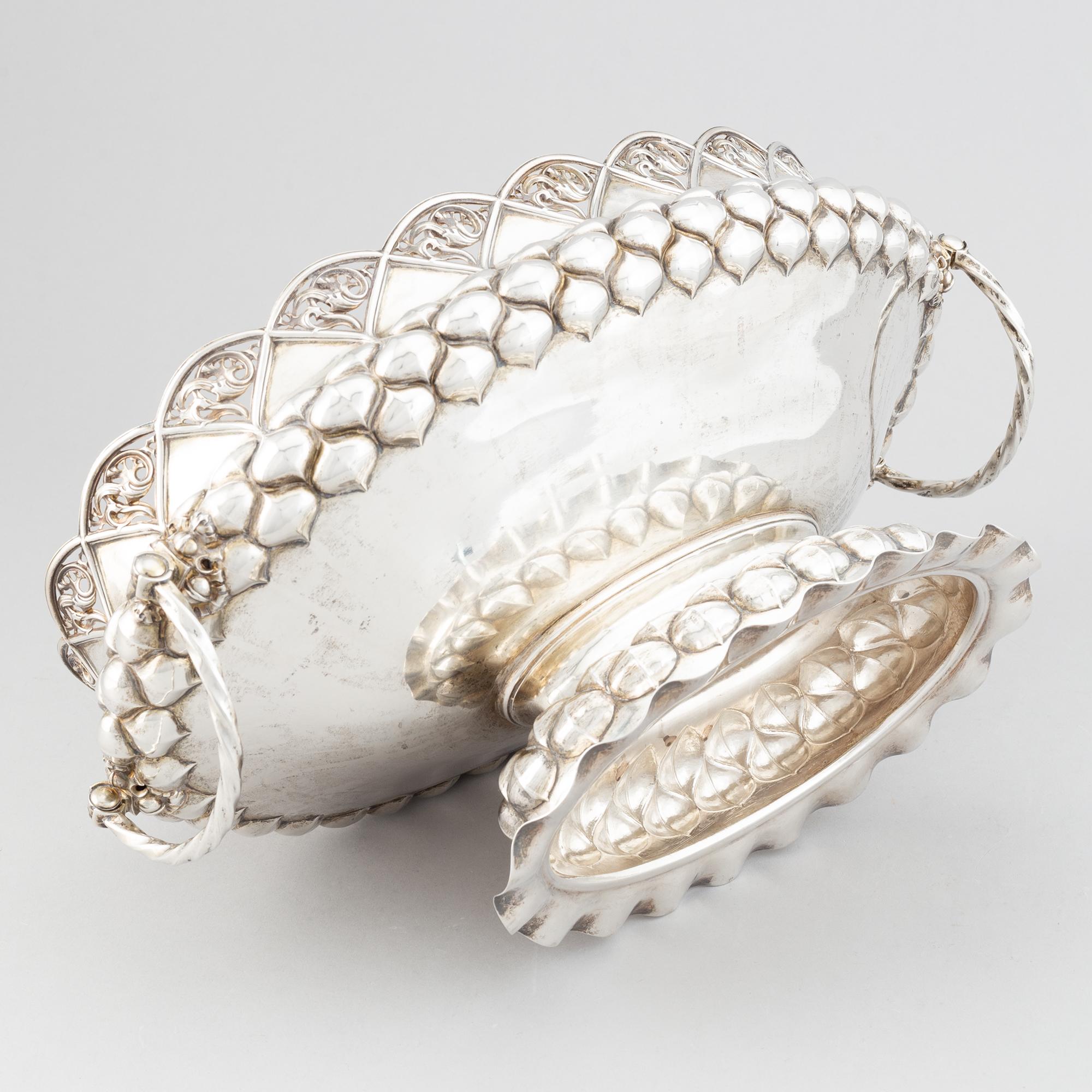 CG Hallberg, jardinjär, silver, Stockholm 1906. Renässans-stil.