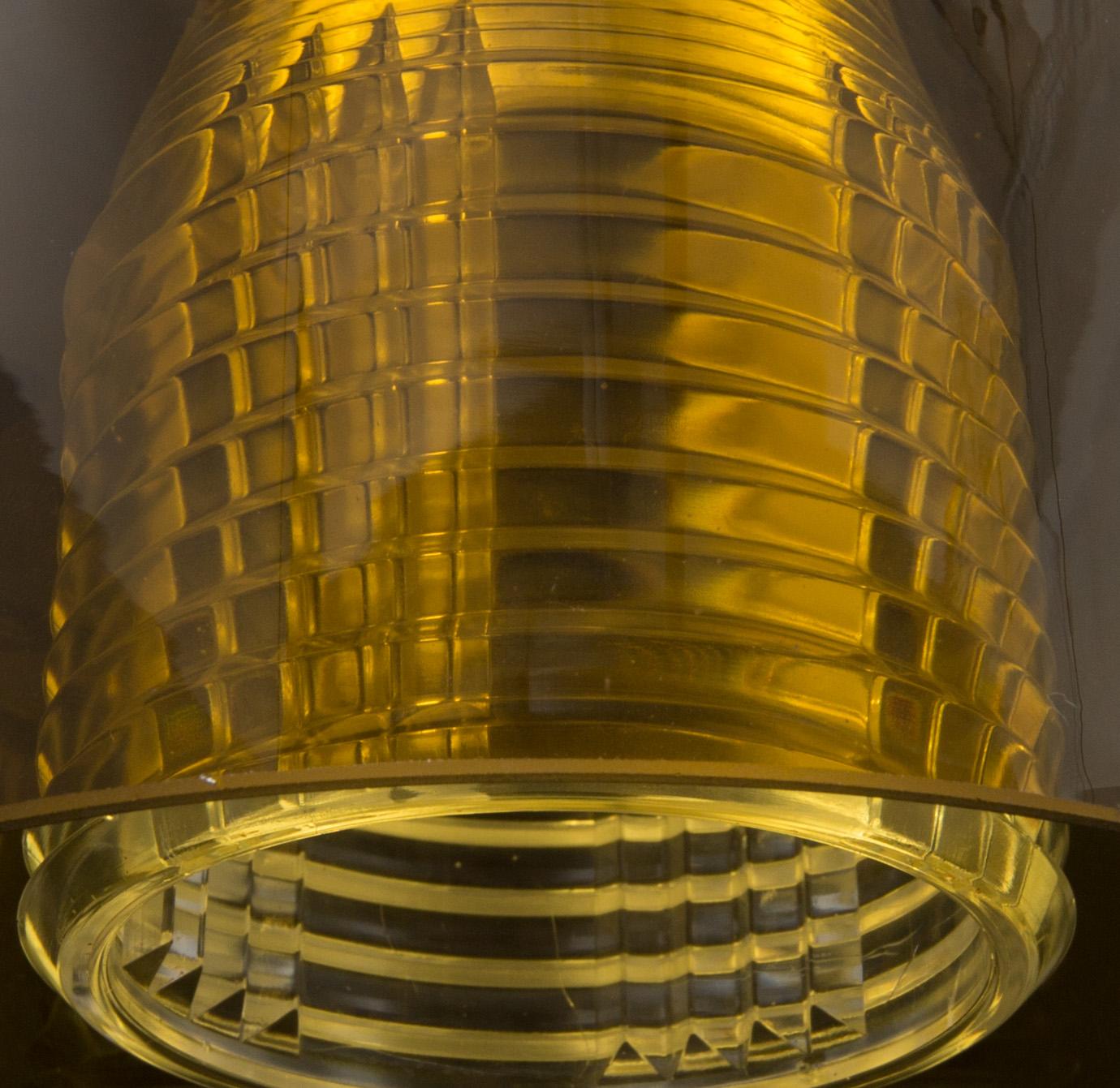 TAKLAMPA, teak och gultonat glas, 1900-talets andra hälft.