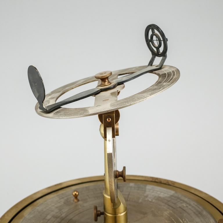 A nautical instrument named "Navisazimut" from A Lindblad and FW Gleerup in Stockholm, made around 1900.