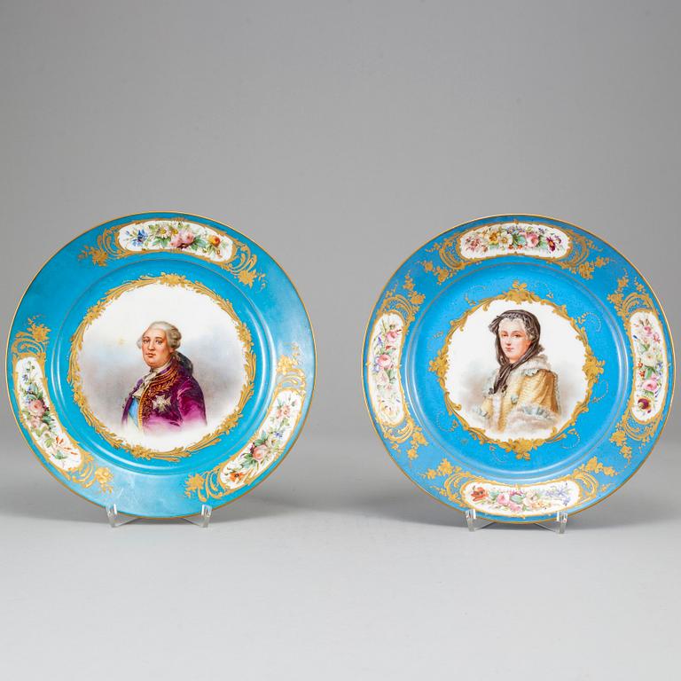 A pair of French porcelain plate, one with Sevrès like mark, early 20th century.