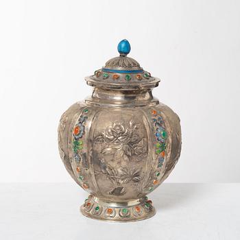 Urna med lock, silver, Kina, 1900-tal.