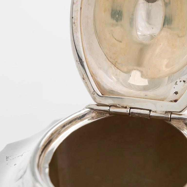 A five-piece sterling silver coffee and tea service, and 12 spoons, USA, first quarter of the 20th century.