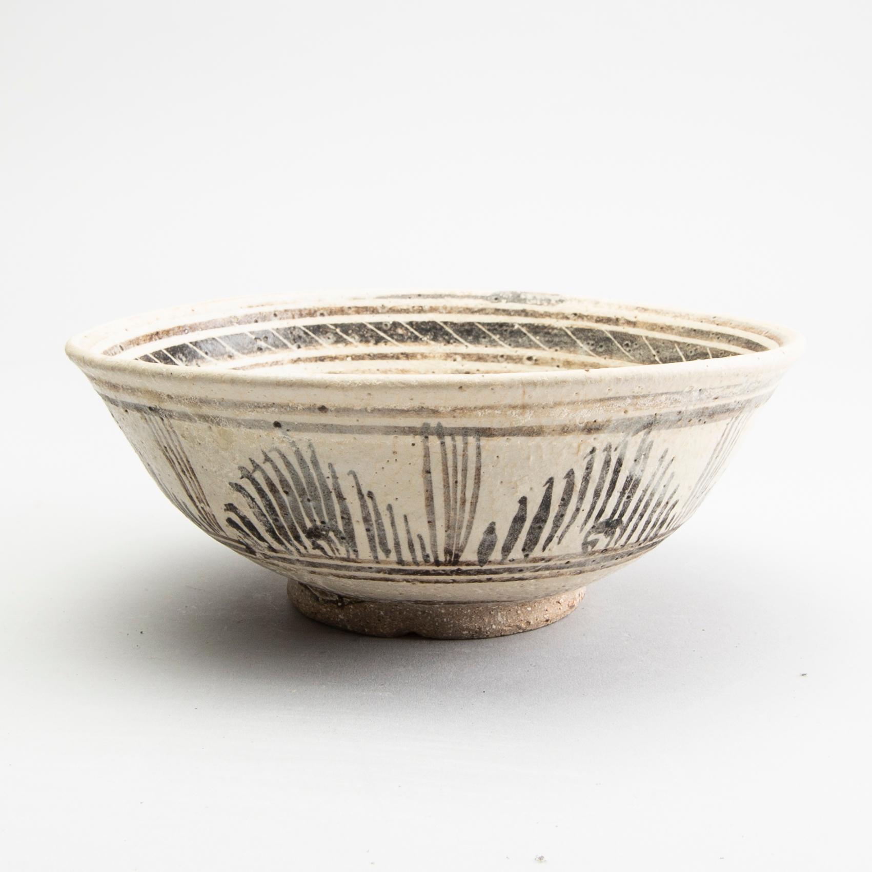 A citzhou brown and cream coloured bowl, Ming dynasty (1368-1644).