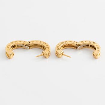 Bulgari a pair of earrings "B.zero 1" in 18K gold with round brilliant-cut diamonds.
