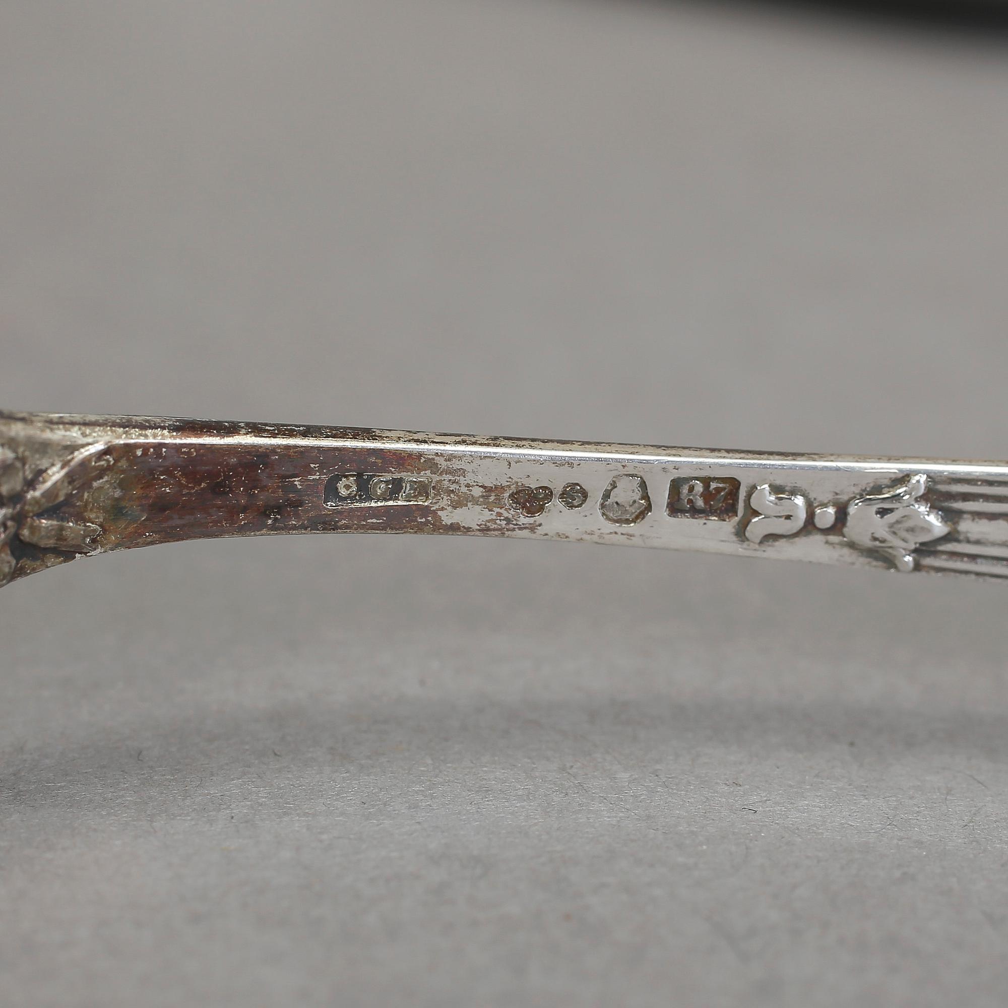 PARTI SILVERFÖREMÅL, 7 delar, samt NYSILVER, 1 del, olika nationaliteter, 1800-/1900-tal. Total silvervikt ca 189 gram.