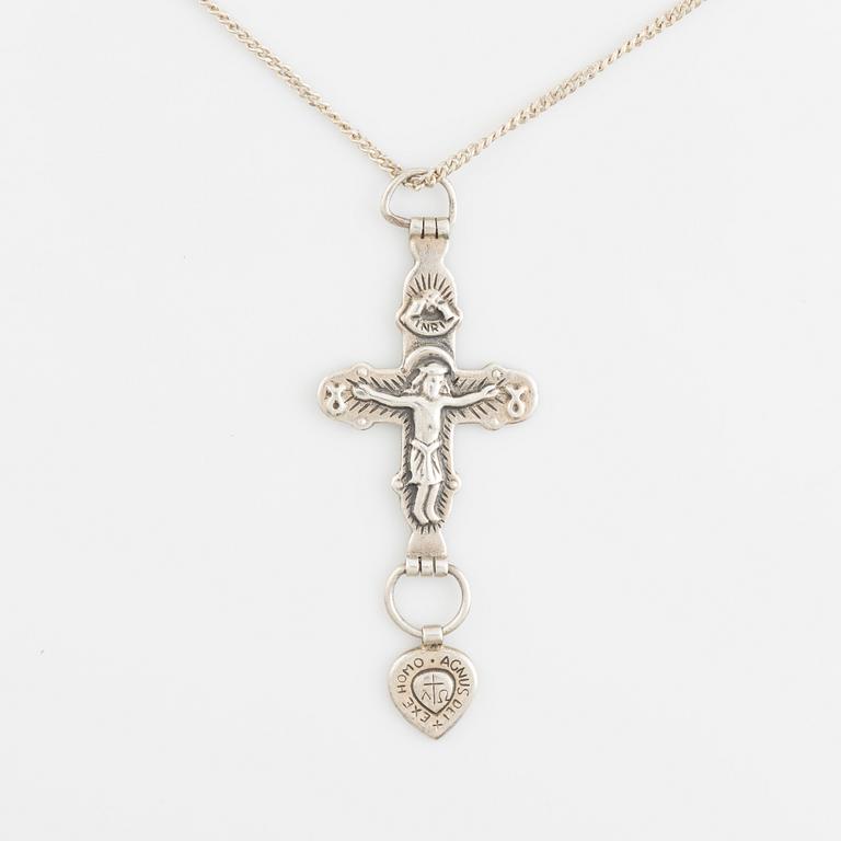 Hänge, Krucifix / Räisäläkorset av Germund Paaer, Kalevala, med kedja silver.