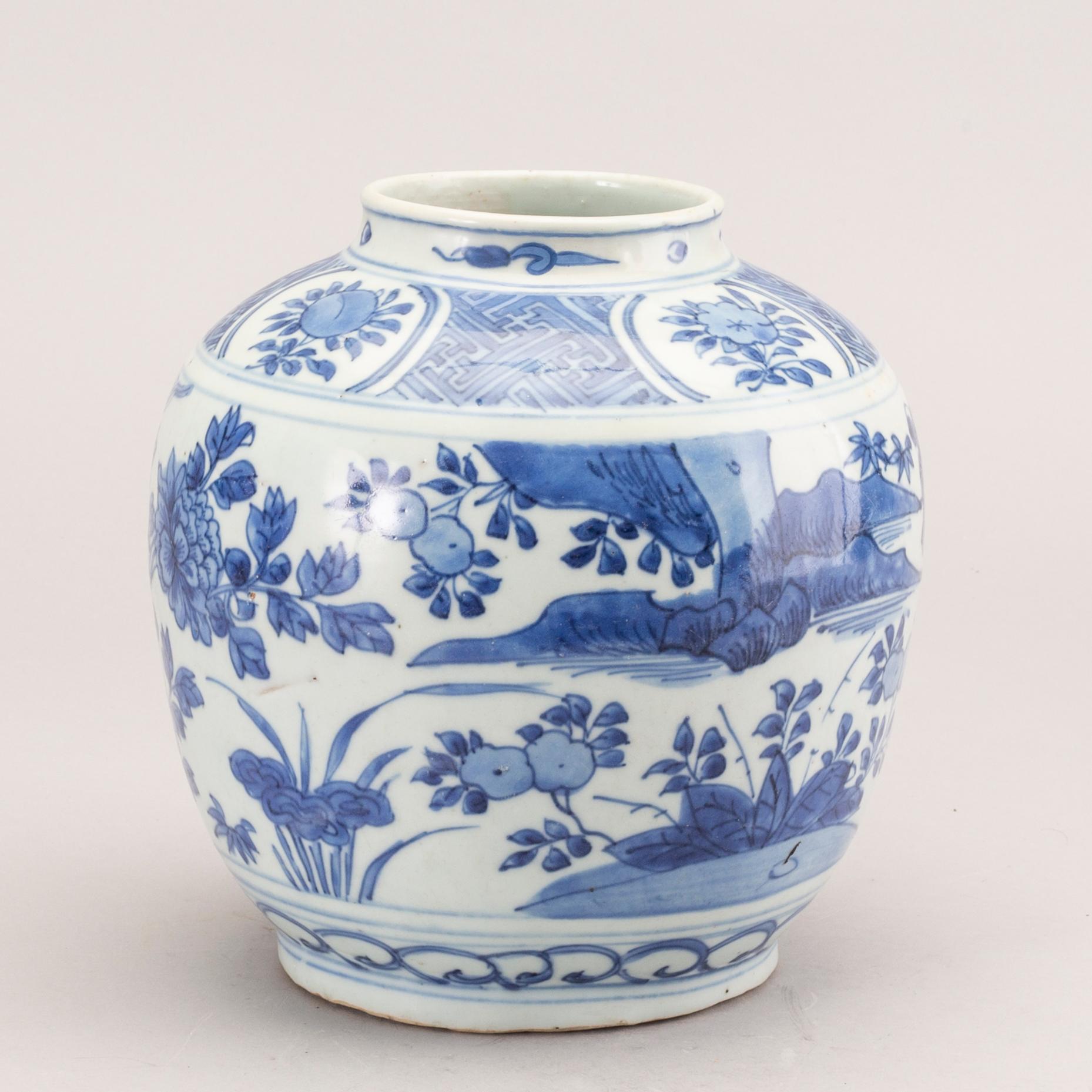 A blue and white jar, Ming dynasty, Wanli (1572-1620).