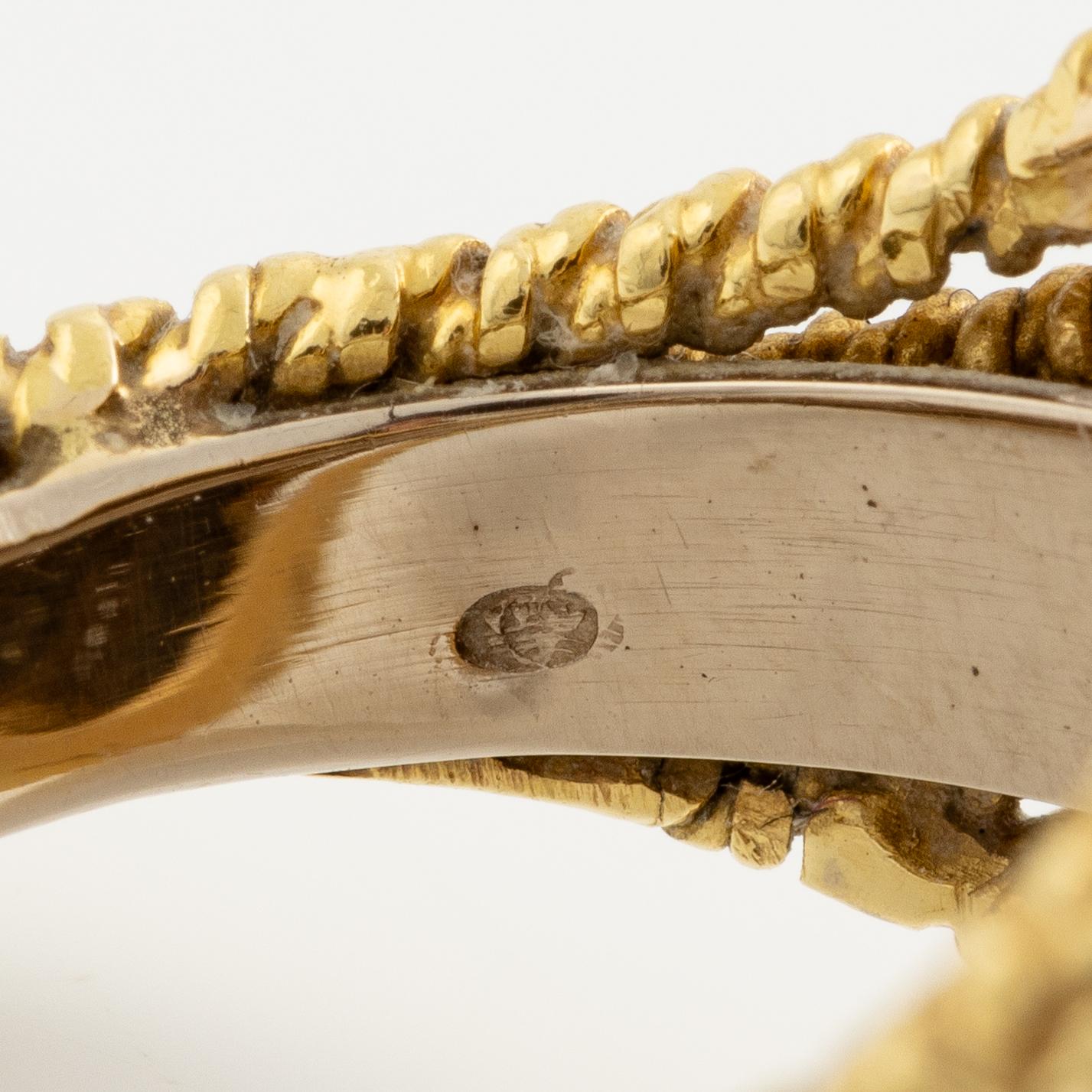 Ring 18K gold with eight-cut diamonds.