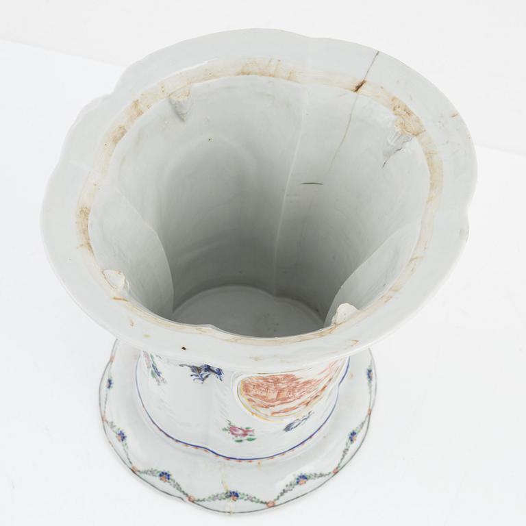 A famille rose tulip vase, Qing dynasty, 18th Century.