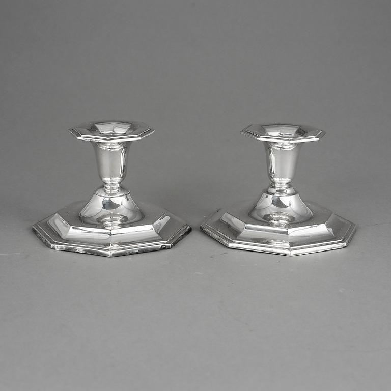 LJUSSTAKAR, ett par, silver, svenska importstämplar, 1900-tal.