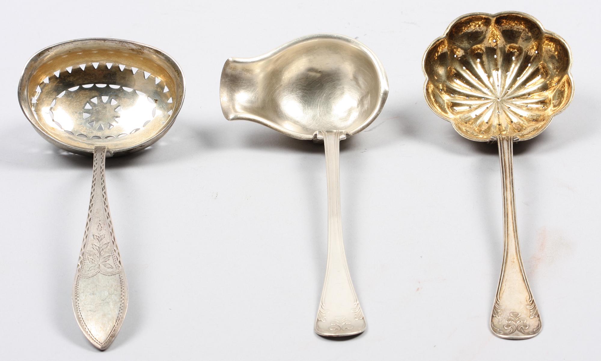 SERVERINGSSKEDAR SAMT DOSA, 6 delar, silver, bla Johan Gustaf Hentzell, Kalmar 1900.
