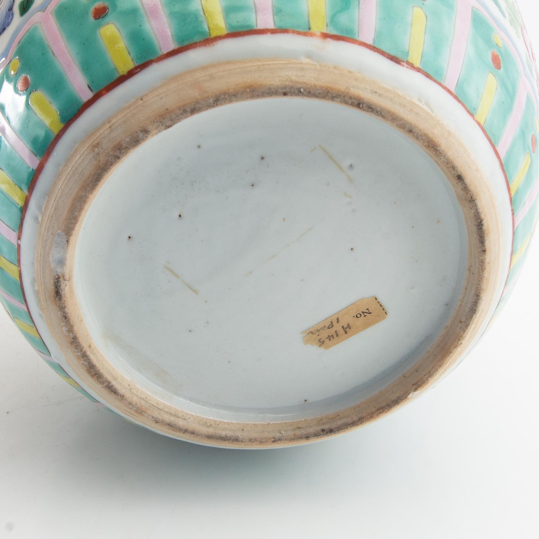 Lockurnor 2 st kina 1900-tal porslin.