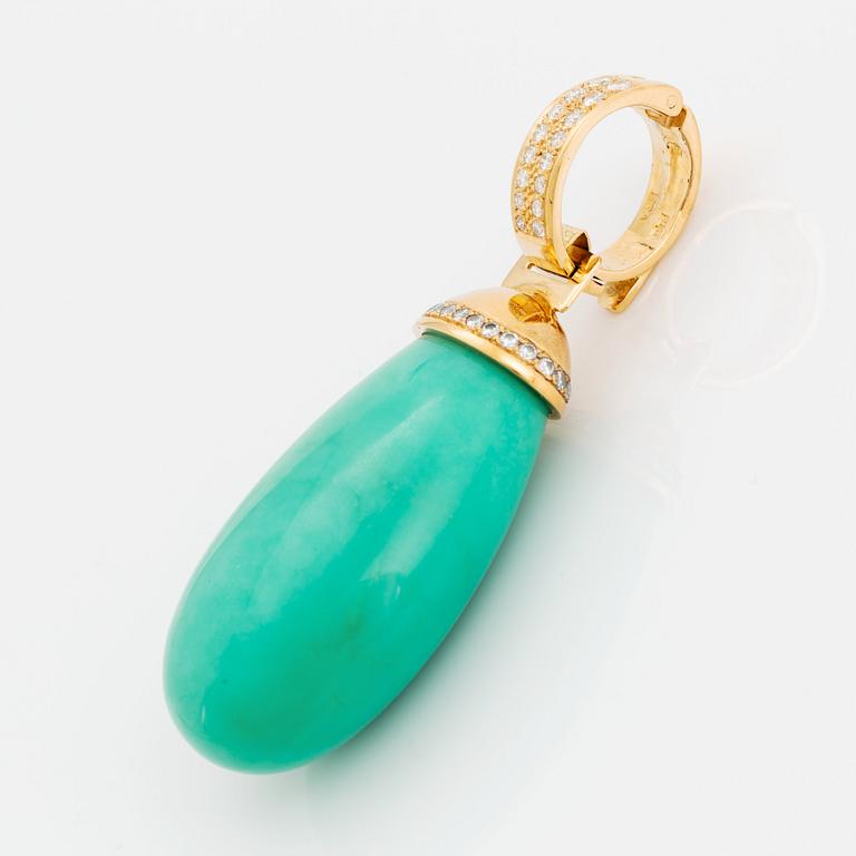 Acchinelli pendant in 18K gold with a drop of chrysoprase and round brilliant-cut diamonds.