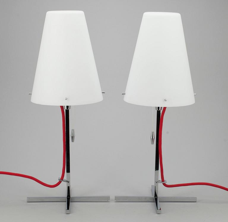BORDSLAMPOR, ett par, "Thuban Tavolo" Hannes Wettstein för Nemo, Italien. Formgiven 2001.