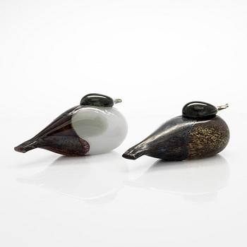 Oiva Toikka, two "Black Male and Female Eider" glass birds, signed O. Toikka Nuutajärvi.