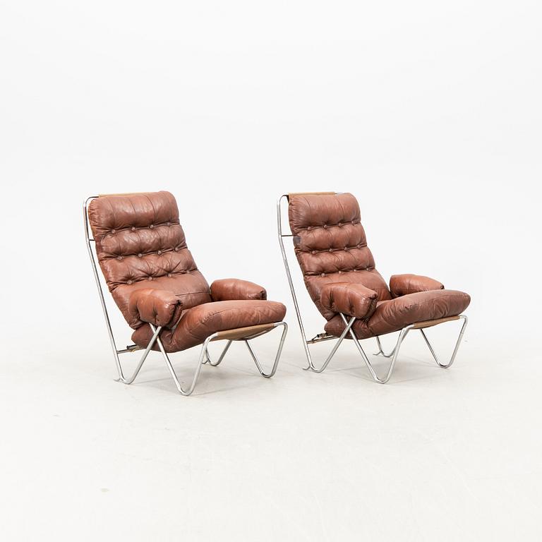A pair of leather easy chairs from the second half of the 20th century.