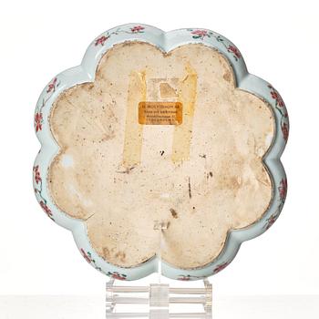 A famille rose tray, Qing dynasty, Qianlong (1736-95).